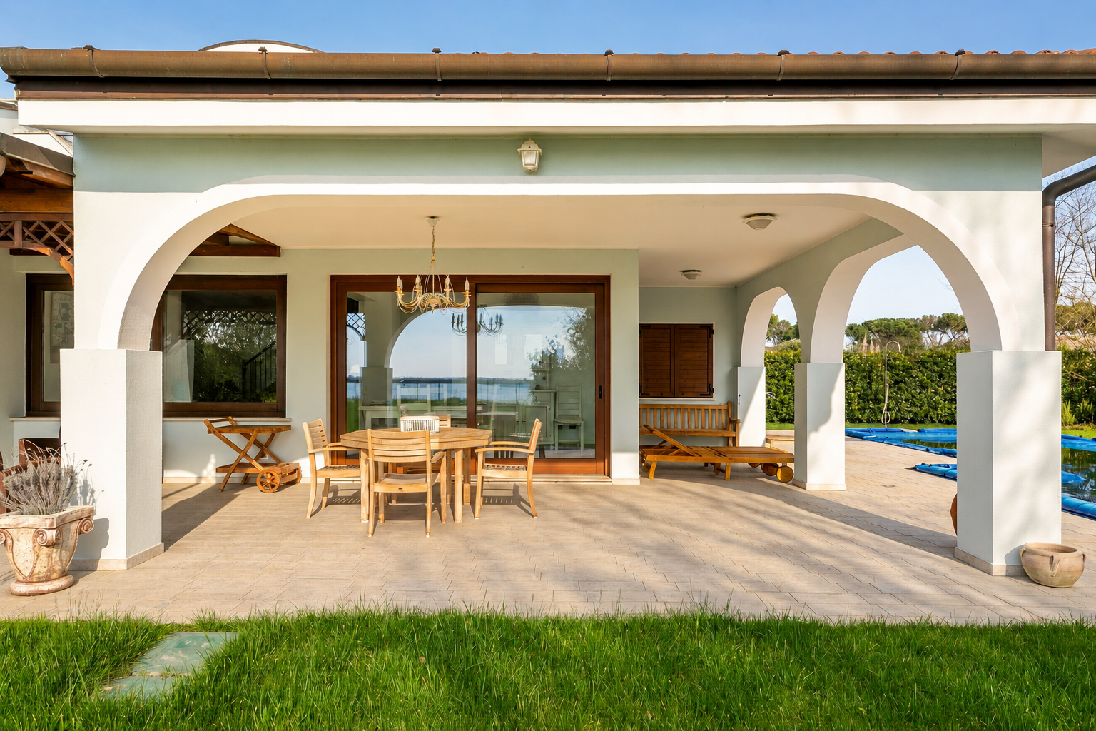 Villa Albarella — patio