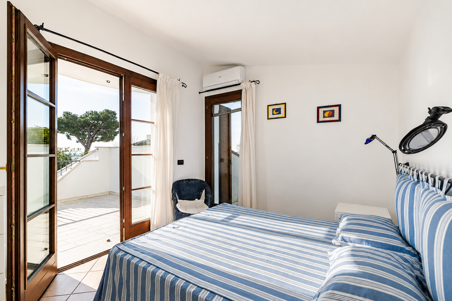 Villa Albarella — camera con accesso alla terrazza