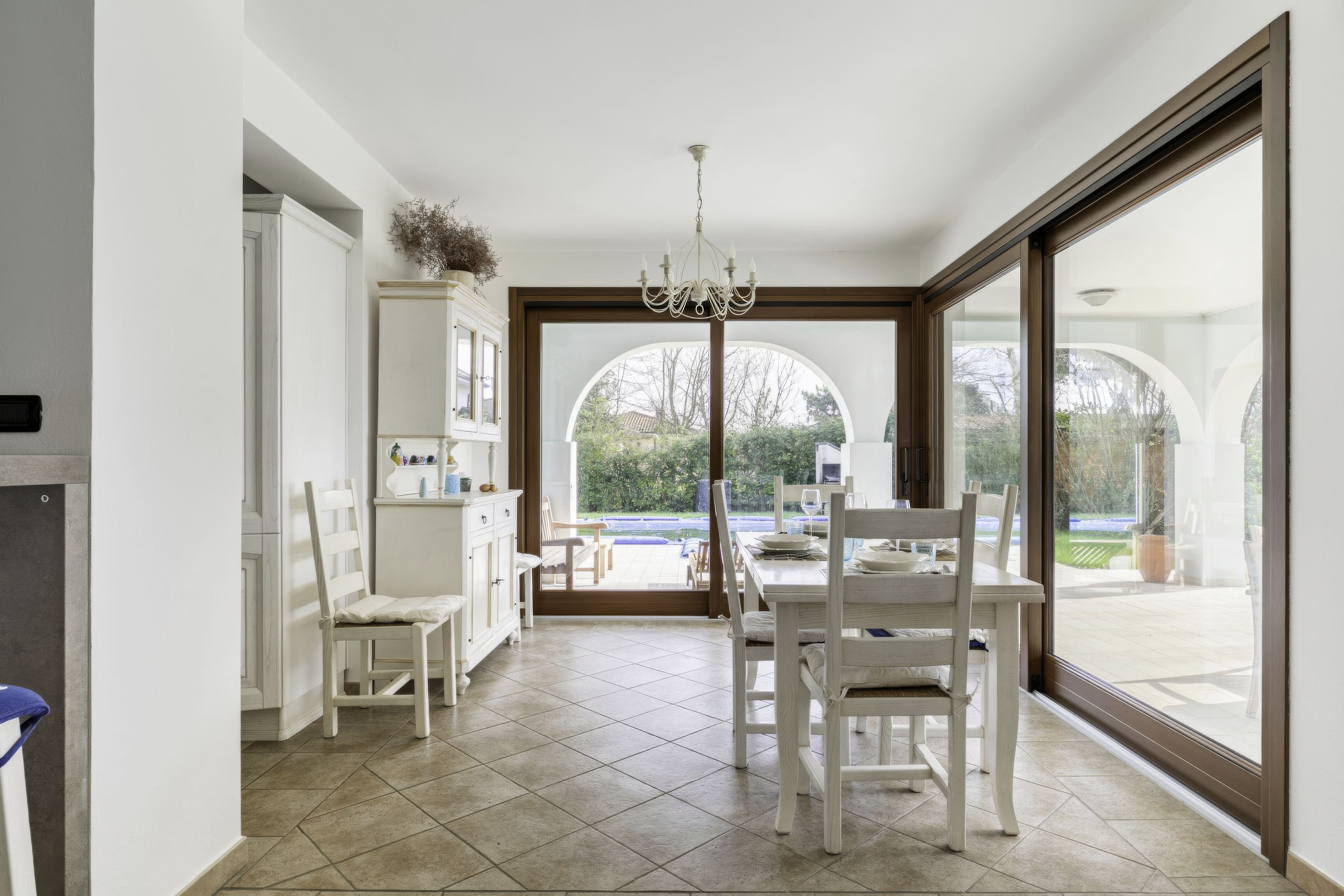 Villa Albarella dining area