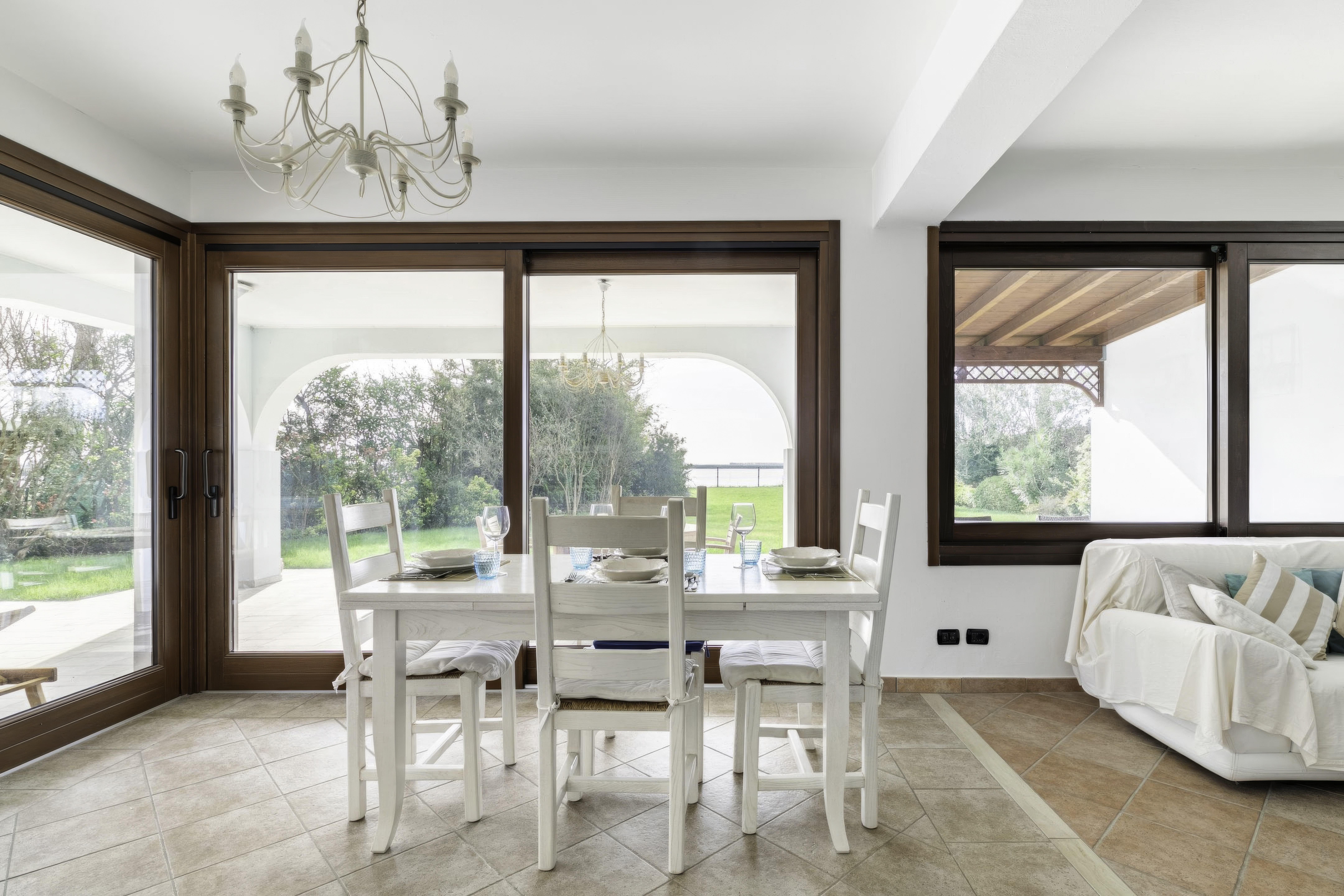 Villa Albarella dining area