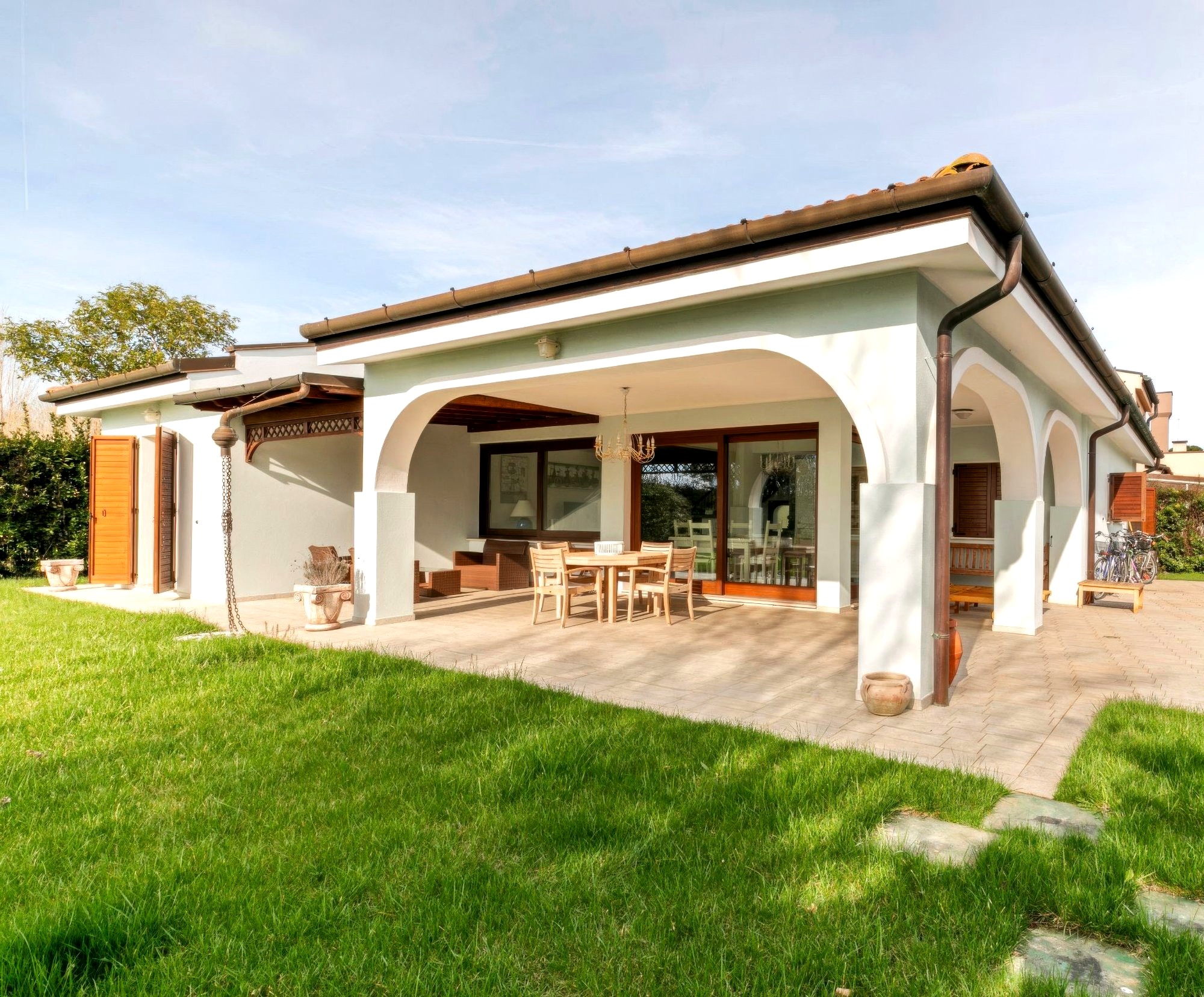 Villa Albarella exterior with covered terrace and garden