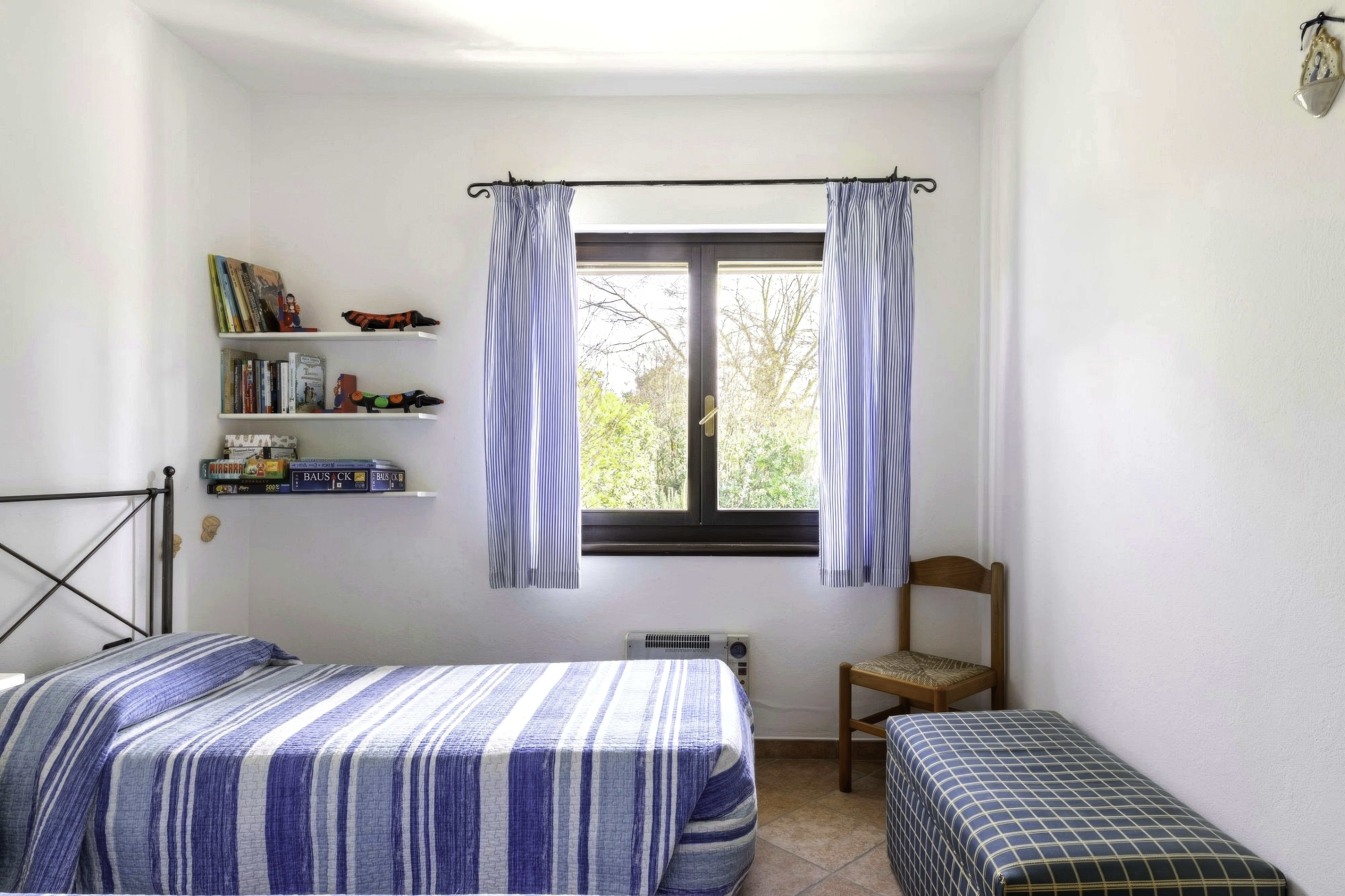 Villa Albarella bedroom 1