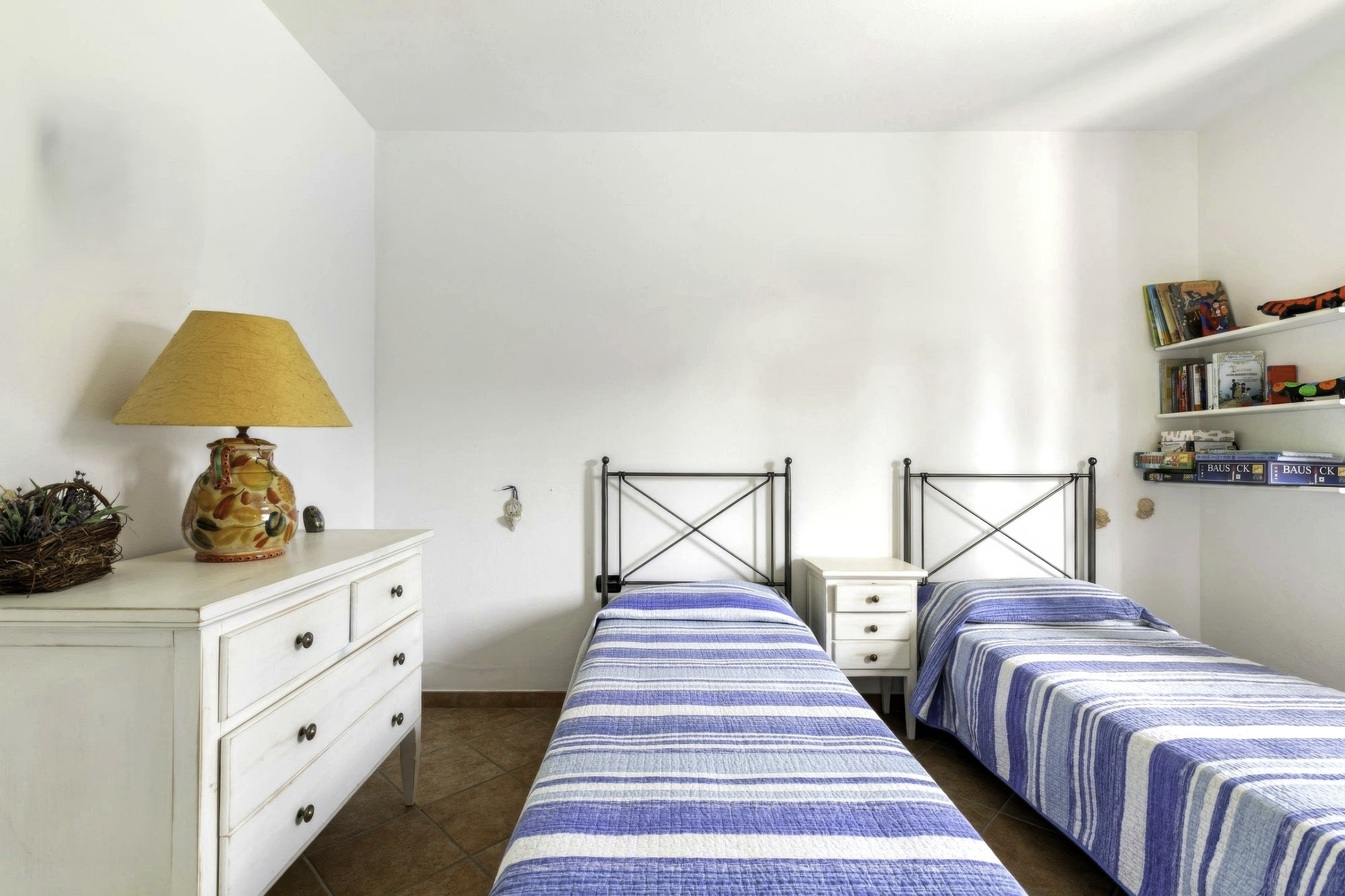 Villa Albarella bedroom 1