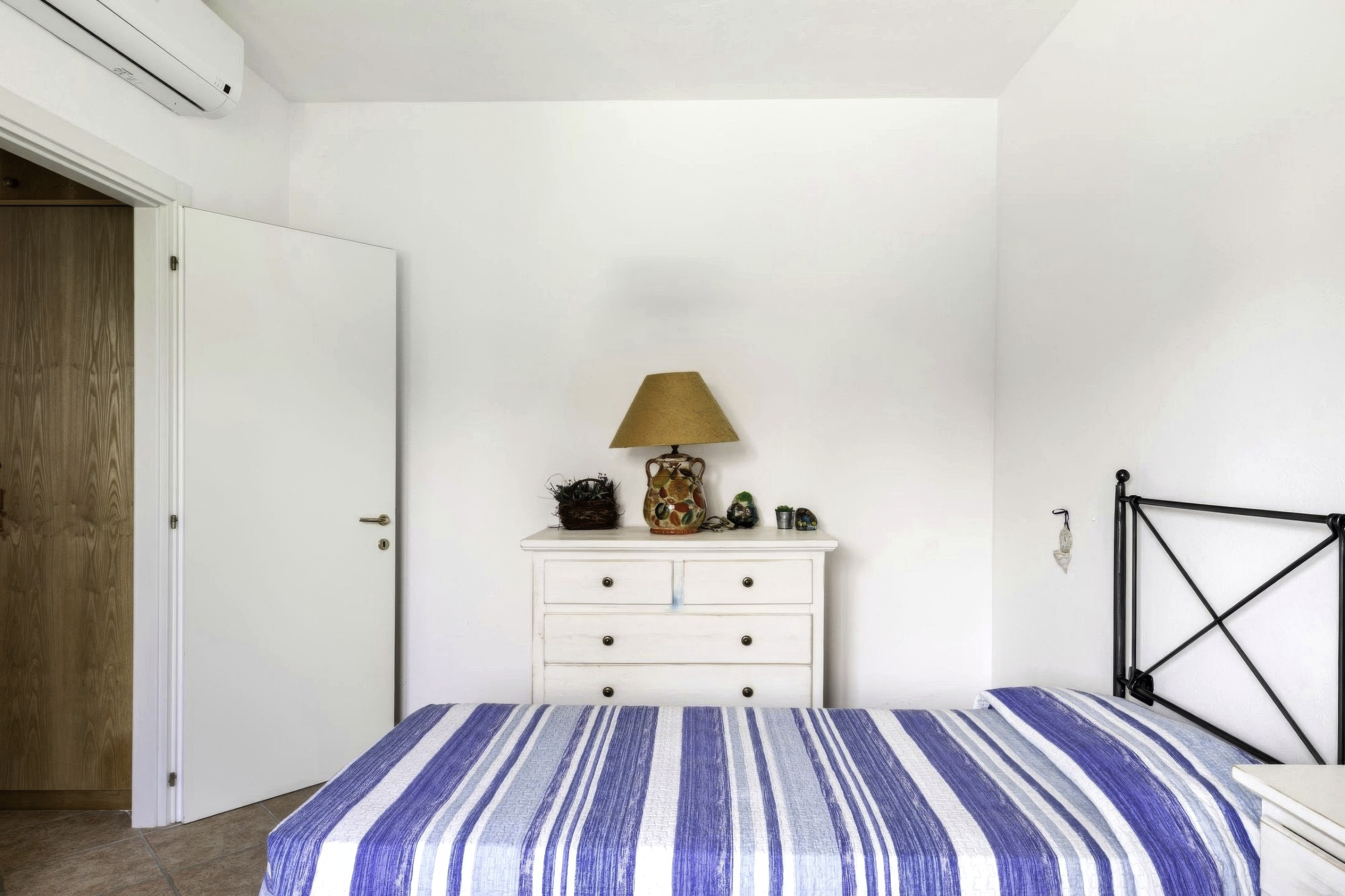 Villa Albarella bedroom 1