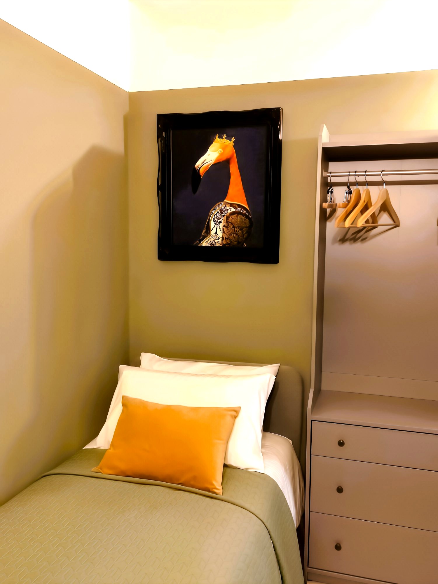 La Serenissima bedroom flamingo artwork