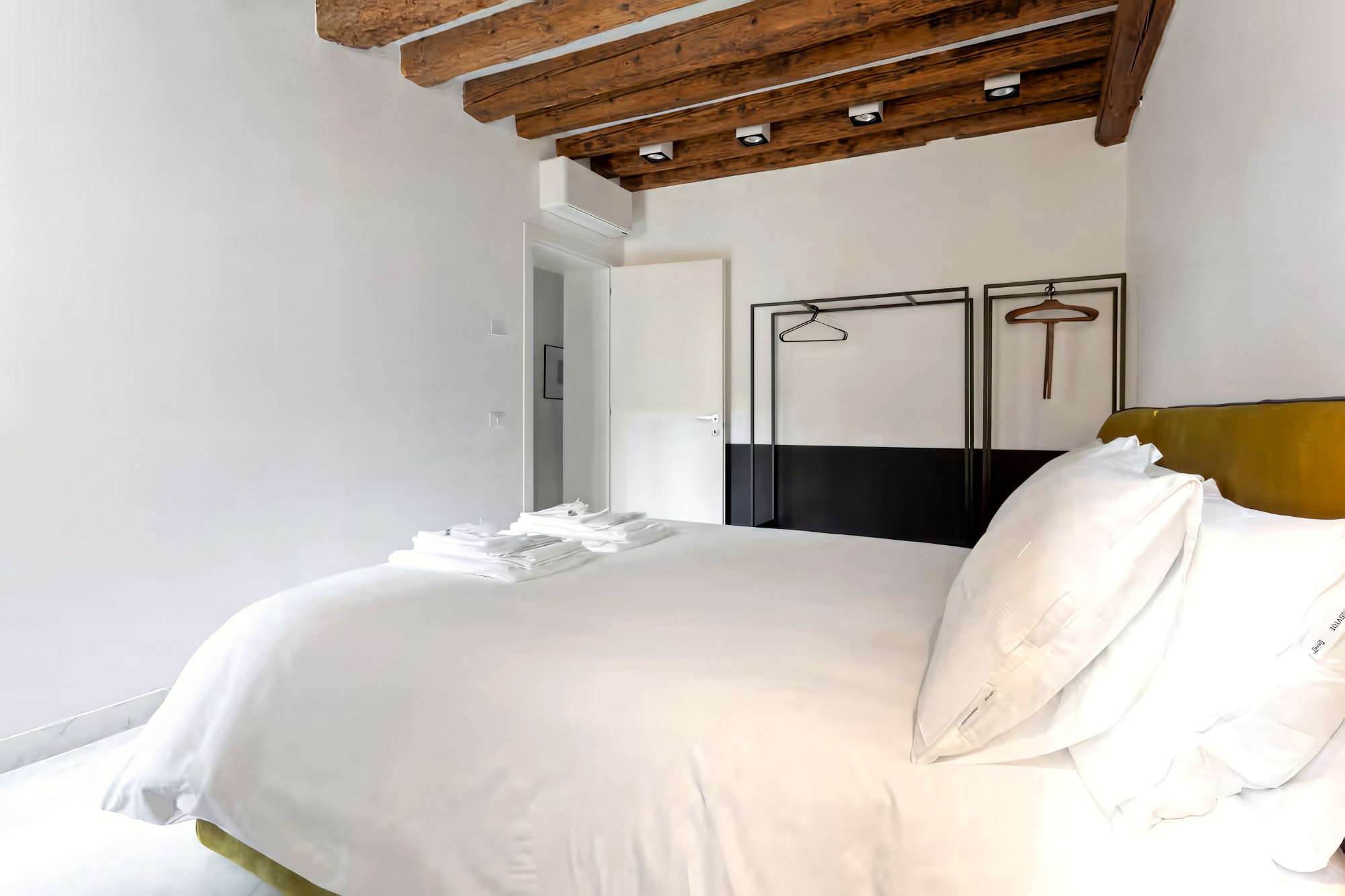Dimora San Lorenzo bedroom detail — antique cabinet and Murano glass